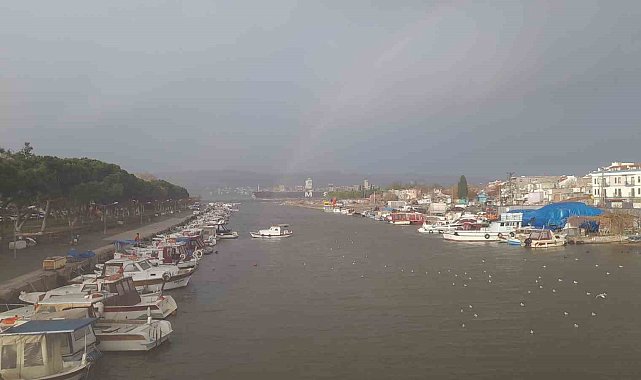 Çanakkale'de lodos ve sağanak etkili oluyor