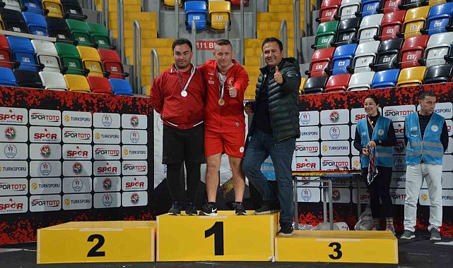 Canikli sporcu Ali Topaloğlu, madalyaları topladı