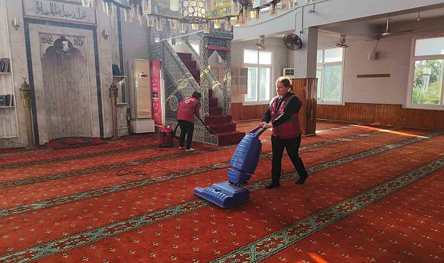 Ceyhan'da camilerde kapsamlı temizlik