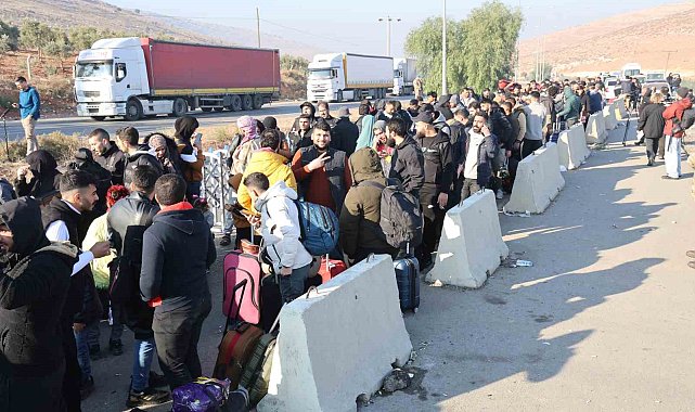 Cilvegözü'nden Suriyeliler yurtlarına dönmeye başladı