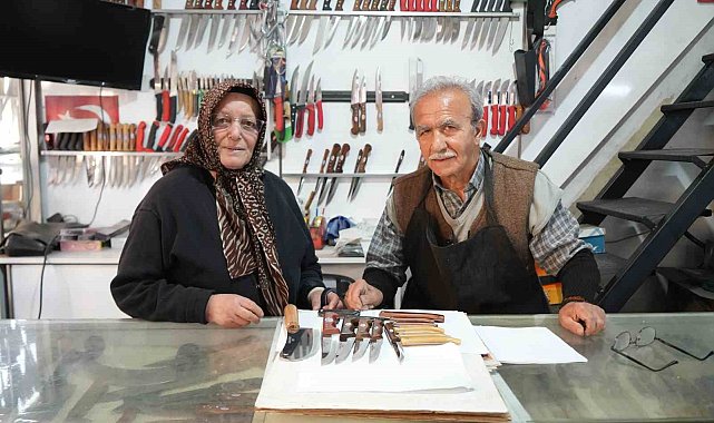 Çırak bulamadığı zanaatını eşiyle birlikte yaşatıyor