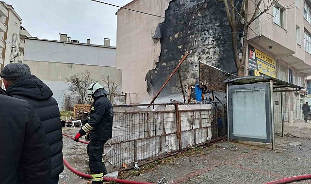 Çorlu'da korku dolu anlar: Alevler metrelerce yükseldi