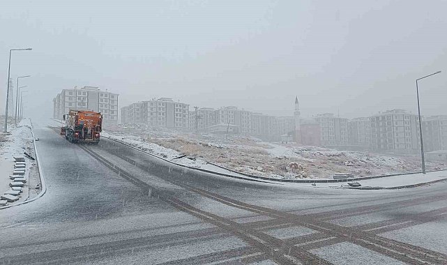 Çorum Belediyesi ekiplerinden kar mesaisi
