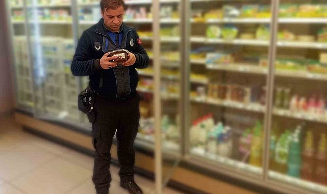 Çorum zabıtasından marketlere sıkı denetim