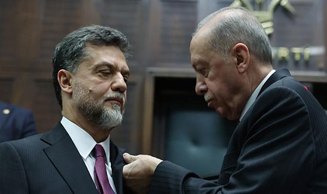 Cumhurbaşkanı Erdoğan, AK Parti&#039;ye katılan Mustafa Nedim Yamalı&#039;ya rozet taktı