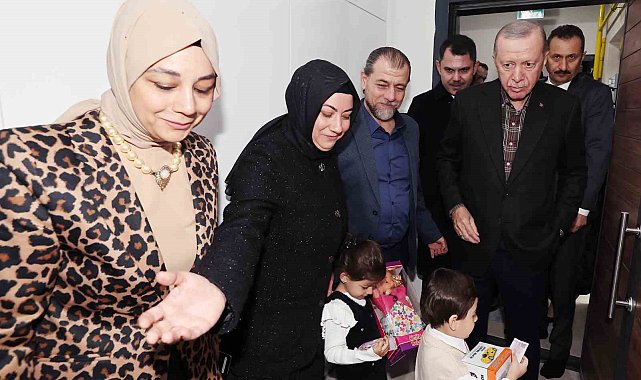 Cumhurbaşkanı Erdoğan, Gaziantep'te depremzede aileye misafir oldu