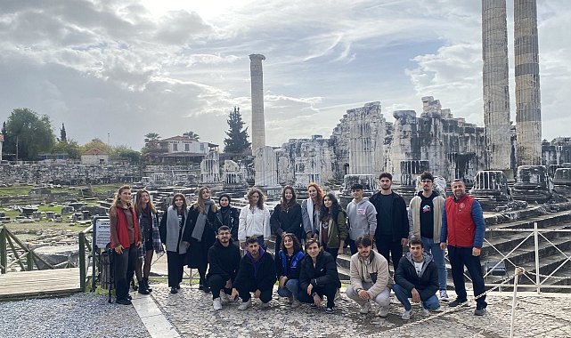 Didim'de gençler Apollon Tapınağı'nı gezdi