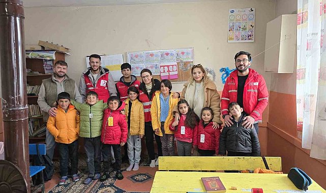 Diyadin Kızılay Şubesi yöneticileri köy ziyaretlerine devam ediyor
