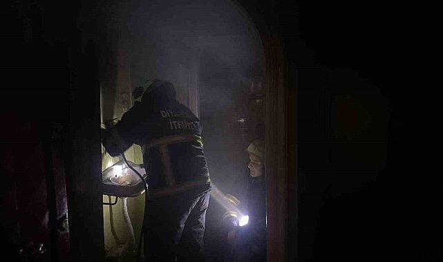 Diyarbakır&#039;da banyoda yakılan soba ev yangına neden oldu