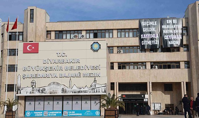 Diyarbakır'da siyasi parti ve sendika temsilcilerinden DEM Partili belediyelere tepki