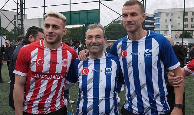 Edin Dzeko ile Barış Alper, Dünya Engelliler Günü için Pendik'te sahaya çıktı