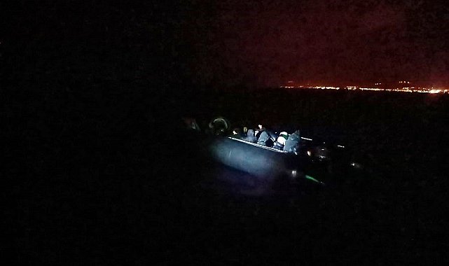 Edremit açıklarında 14'ü çocuk 20 göçmen ve 1 insan kaçakçısı Sahil Güvenlik'ten kaçamadı
