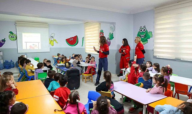 Efeler'in miniklerine deprem ve yangın tatbikatı verildi
