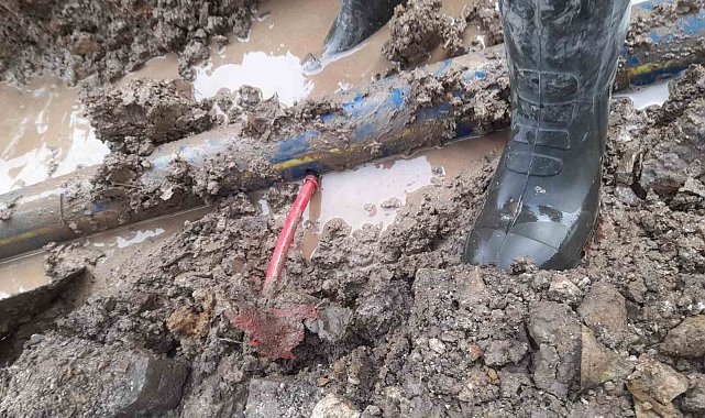 Eğirdir'de 150 tonluk yeni su kaynağı hattını delip su çaldılar