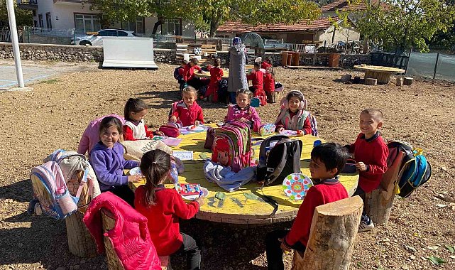 Eğirdir'de açık hava sınıfıyla doğa, eğitimle buluşuyor