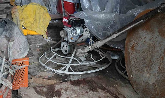 El arabasıyla gelip inşaat malzemelerini çaldılar