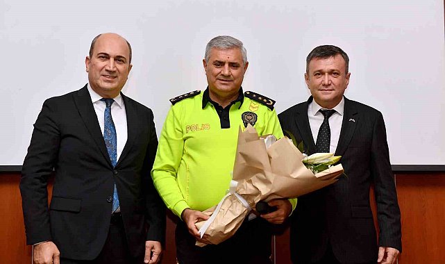 Emekli olan Emniyet Müdür Yardımcısı Garanlı'ya jest