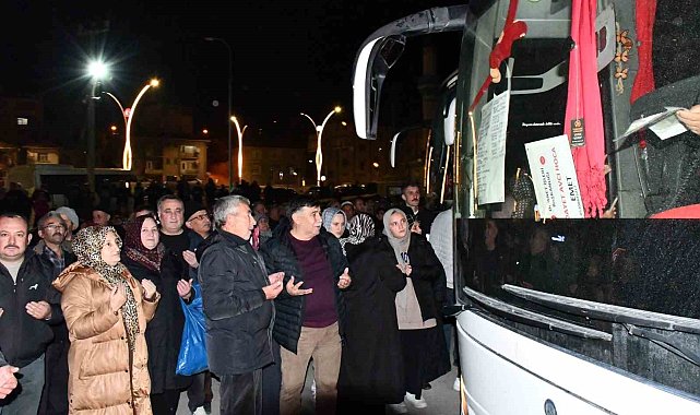 Emet'te 78 kişilik umre kafilesi dualarla uğurlandı
