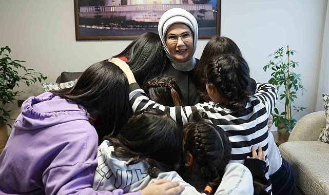 Emine Erdoğan, Hatay Serdar Demir Çocuk Evleri Sitesi'ni ziyaret etti