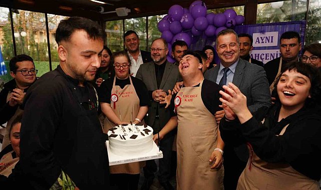 Engelliler günü, Kusursuz Kafe'nin özel çalışanları ile kutlandı