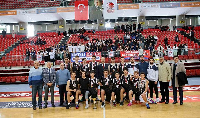 Erciyes Koleji yine zirvede