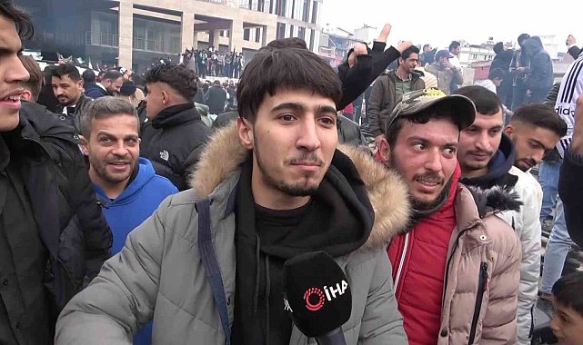 Esad ülkeyi terk etti Adana'daki Suriyeliler kutlama yaptı