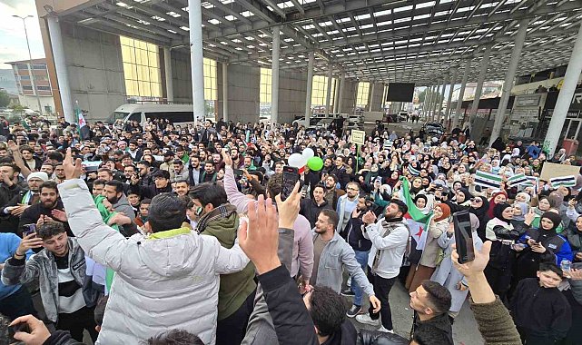 Esed rejimi çöktü, Karabük'teki Suriyeliler kutlama yaptı