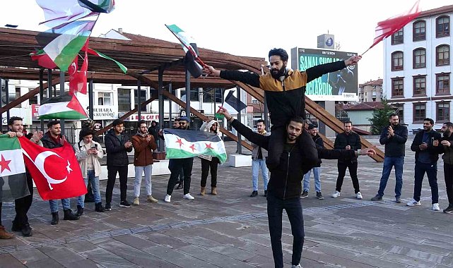 Esed rejimi çöktü, Kütahya'da Suriyeliler kutlama yaptı