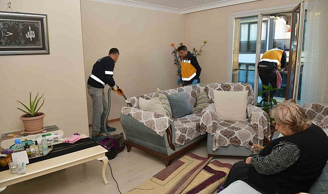 Esenyurt Belediyesi'nden vatandaşlara evde temizlik hizmeti