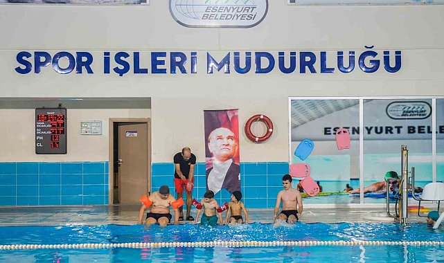 Esenyurt Belediyesinden özel bireylere yüzme ile terapi