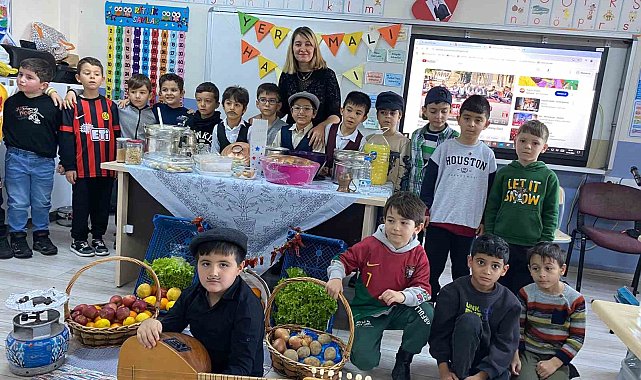 Eskişehir Vali Münir Raif Güney İlkokulu'nda 'Tutum, Yatırım ve Yerli Malı Haftası' kutlaması