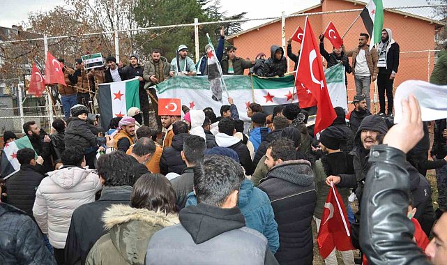 Eskişehir'deki Suriyeliler Esad rejiminin çöküşünü kutladı