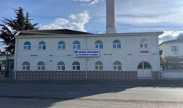 Eskişehir&#039;deki Yavuz Camii&#039;nin duvarına &quot;Bence affeder, gel konuş istersen&quot; pankartı asıldı