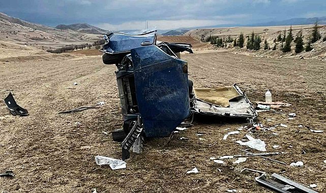 Feci kaza, takla atan Fiat otomobil paramparça oldu: Sürücü ağır yaralı