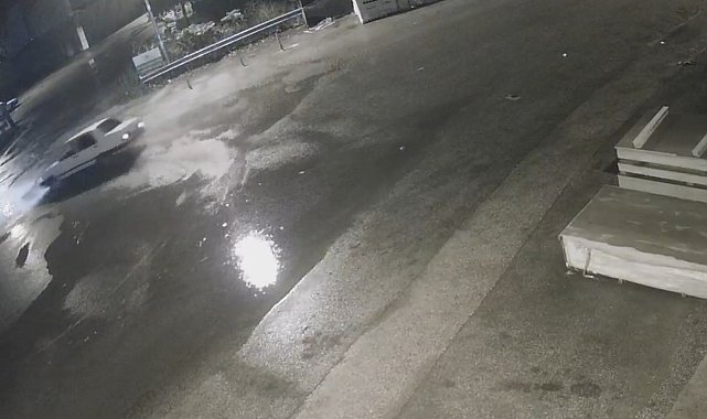 Fiat Tofaş'ın sulu drifti kamerada: 32 bin TL ceza yedi, iş yerinin malzemelerine çarpıp kaçtı