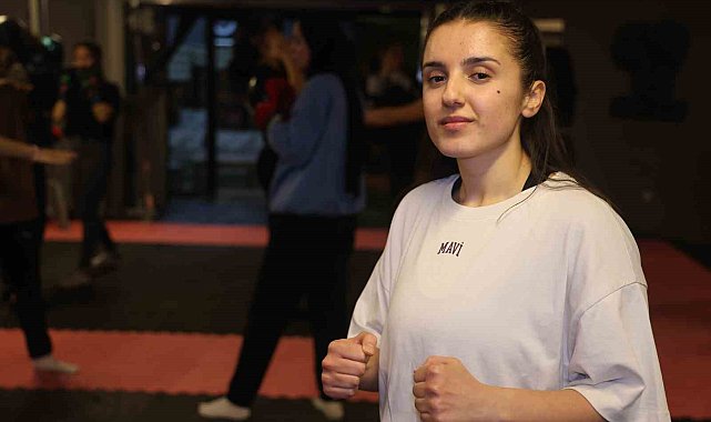 Futboldan geçiş yaptığı boksta 23 yaşında antrenör oldu