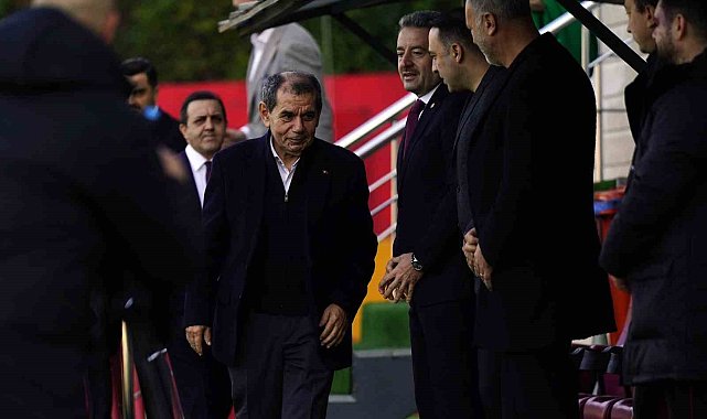 Galatasaray yönetimi tam kadro antrenmanı takip etti