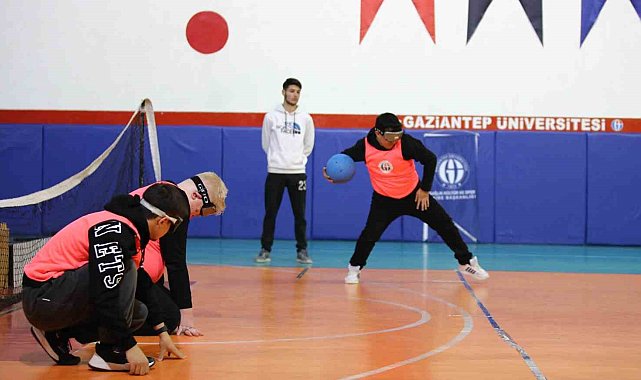GAÜN'de engelleri aşan goalball maçı düzenlendi
