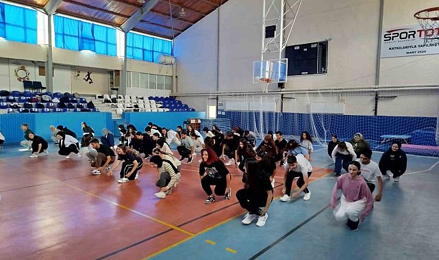 Gediz Gençlik Spor Müdürlüğünde kurslar devam ediyor