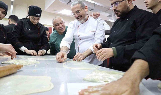 GİBTÜ&#039;de katmer yapımı atölyesi