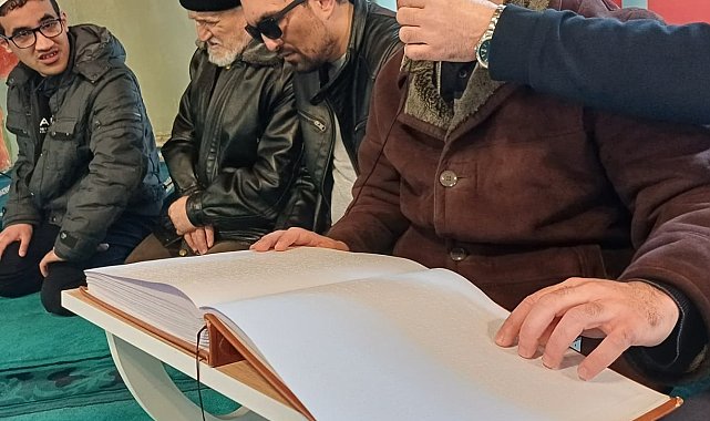 Görme engelliler Braille alfabesiyle Kur'an okudu, işitme engelliler işaret diliyle hadis sundu