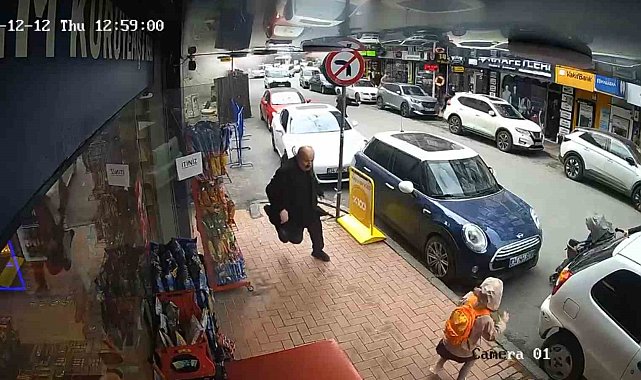 Güngören&#039;de binanın çökme anı kameraya yansıdı, vatandaşlar ve oradaki bir kedi böyle kaçtı