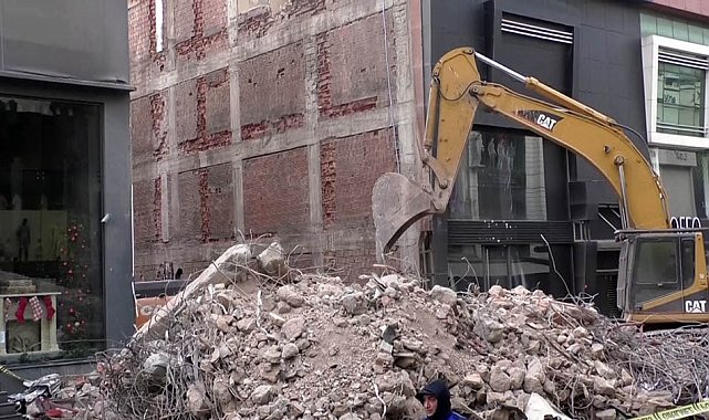 Güngören'de çöken binada enkaz altında kalan işçiyi arama kurtarma çalışmaları 45 saattir devam ediyor
