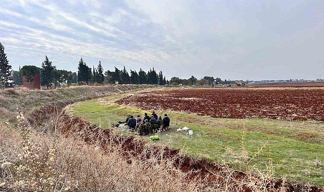 Hama'da muhaliflerden şükür namazı