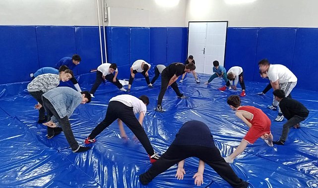 Hasköy'de güreş antrenmanları hız kesmeden devam ediyor