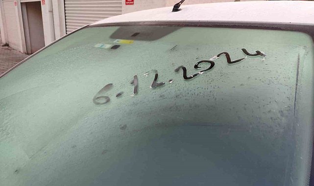 Hava sıcaklığı düştü, camlar buz tuttu