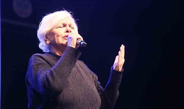 Huri Sapan, 55 yıllık sanat yaşamını anlamlı bir konser ile noktaladı