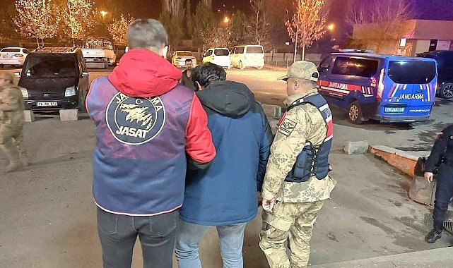 Iğdır'da 9 yıl kesinleşmiş hapis cezası bulunan cezaevi firarisi tutuklandı