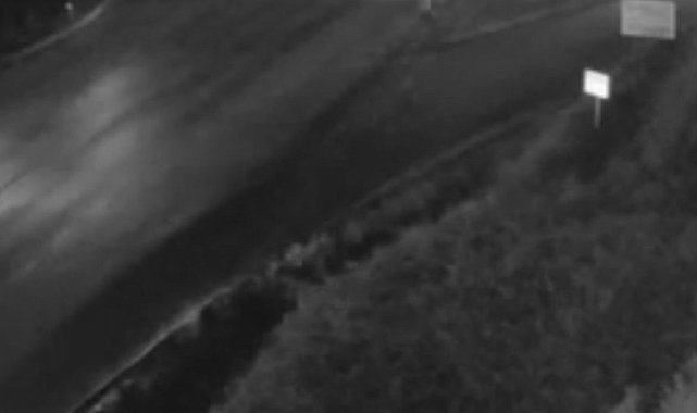 İki servis aracının karıştığı kaza kamerada... 20 işçi yaralandı