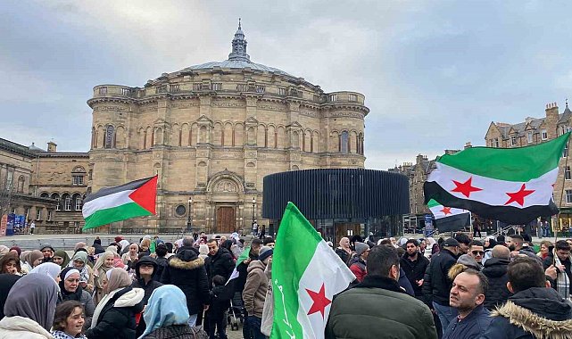 İskoçya'da Suriyeliler Esad rejiminin devrilmesini kutladı